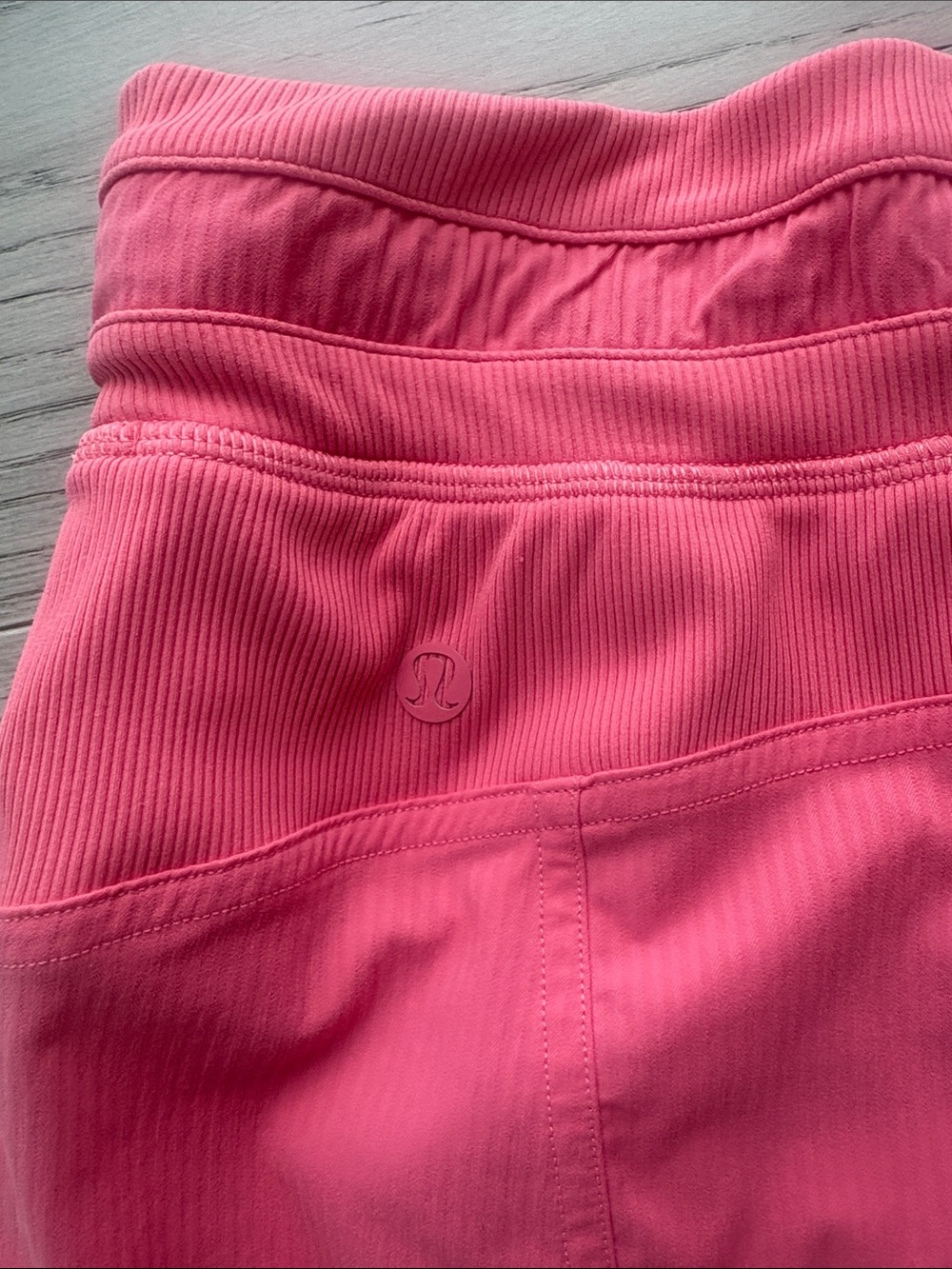 Lululemon Dance Studio Shorts Size 6 Pink FLAW - Picture 5 of 7